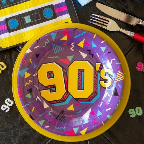 90's Paptallerkener - 10 stk (22,5 cm) | 90'erne Retro Tallerkner - Temashop