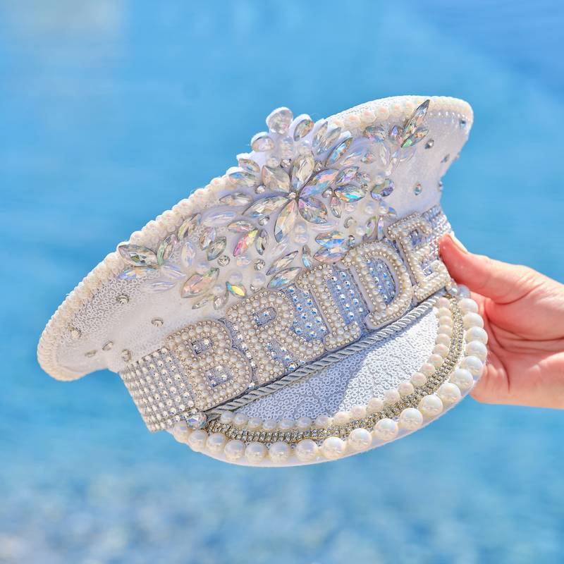 Bride Hat (28 x 28 cm) | Bachelorette Hat / Hue / Hjelm - Hovedtilbehør - Temashop