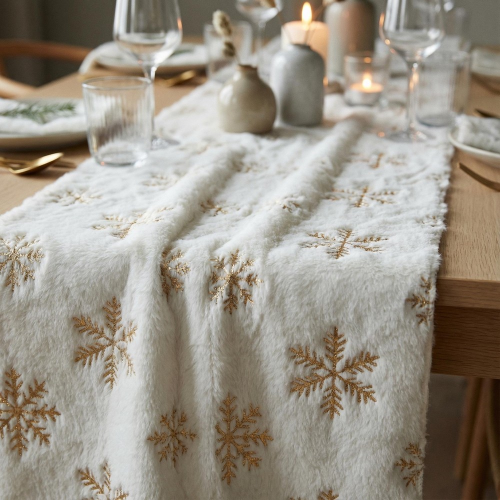 Pels Bordløber Med Snefnug Guld