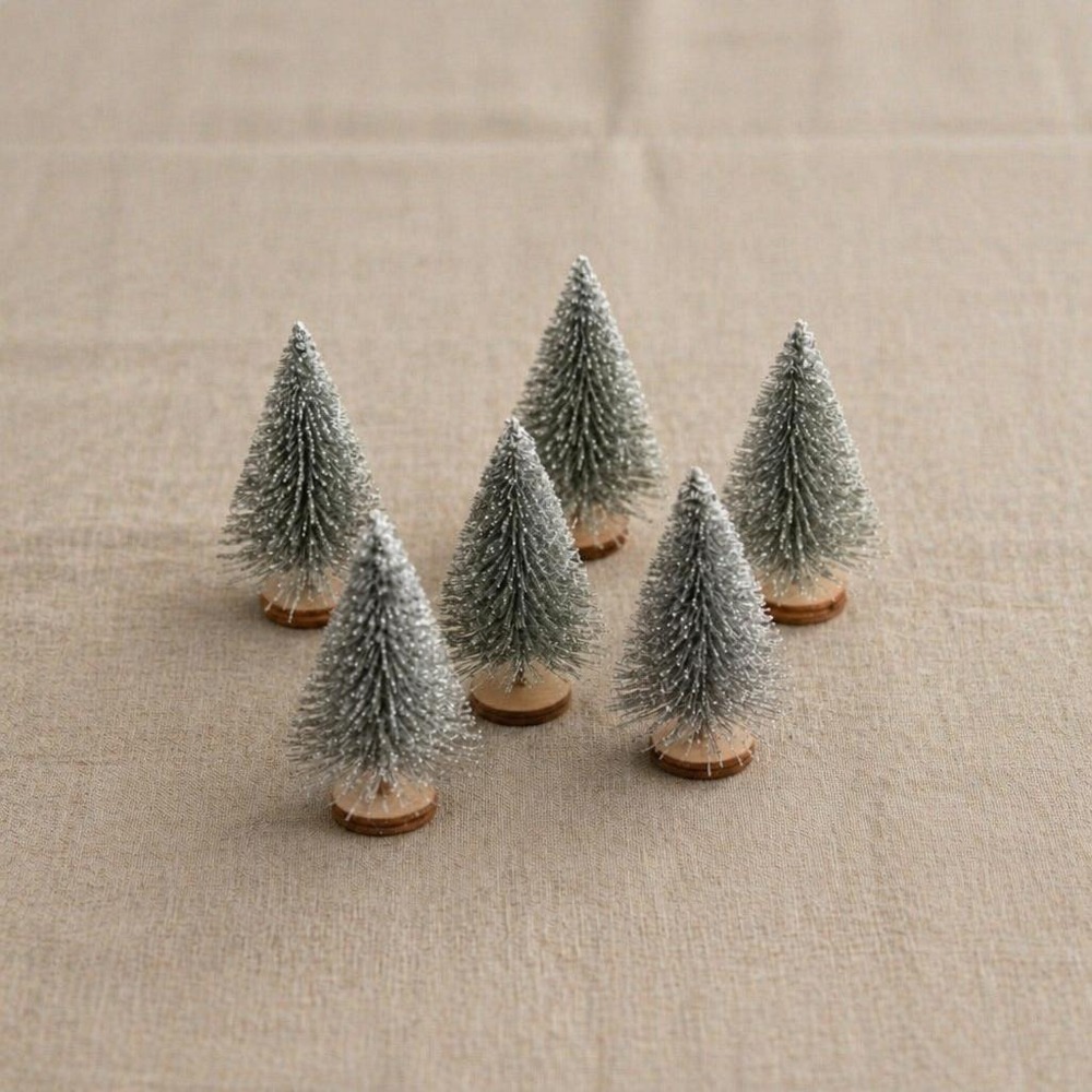 Mini Glimmer Juletræer Sølv - 6 stk (4 cm x 7 cm) | Juletræ Julepynt - Temashop