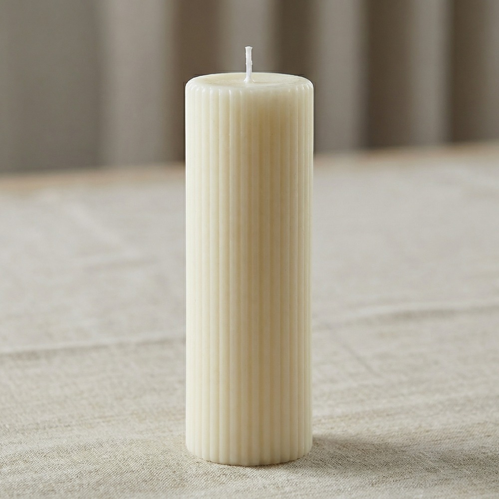 Riflet Bloklys Elfenbenshvid - 1 stk (7 x 7,5 cm) | Hvidt tema Lys / lysestager - Temashop