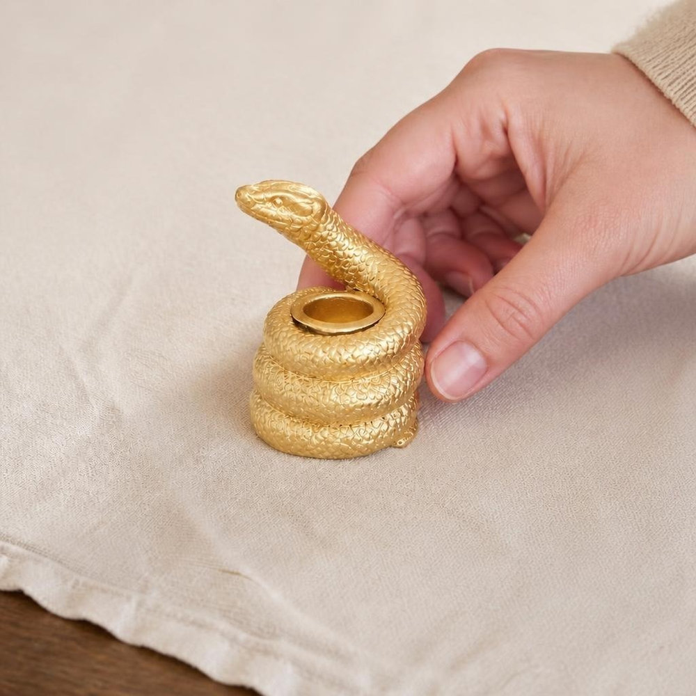 Slange Lysestage Guld - 1 stk (5,5 cm x 7,5 cm) | Slange Lysestager - Temashop