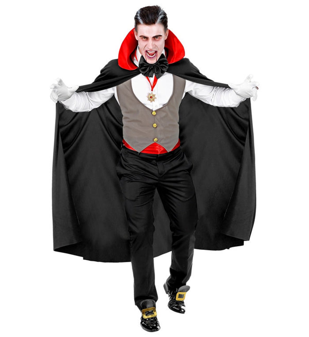 Mand i sort vampyrkostume med kappe og hvid skjorte