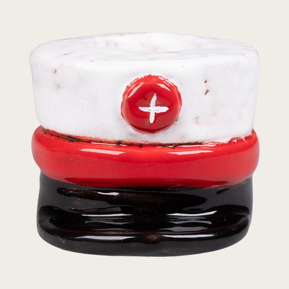 Studenterhue Lysestage Rød - 1 stk (4,1 x 6,8 x 5,3 cm) | Studerende Lysestager - Temashop