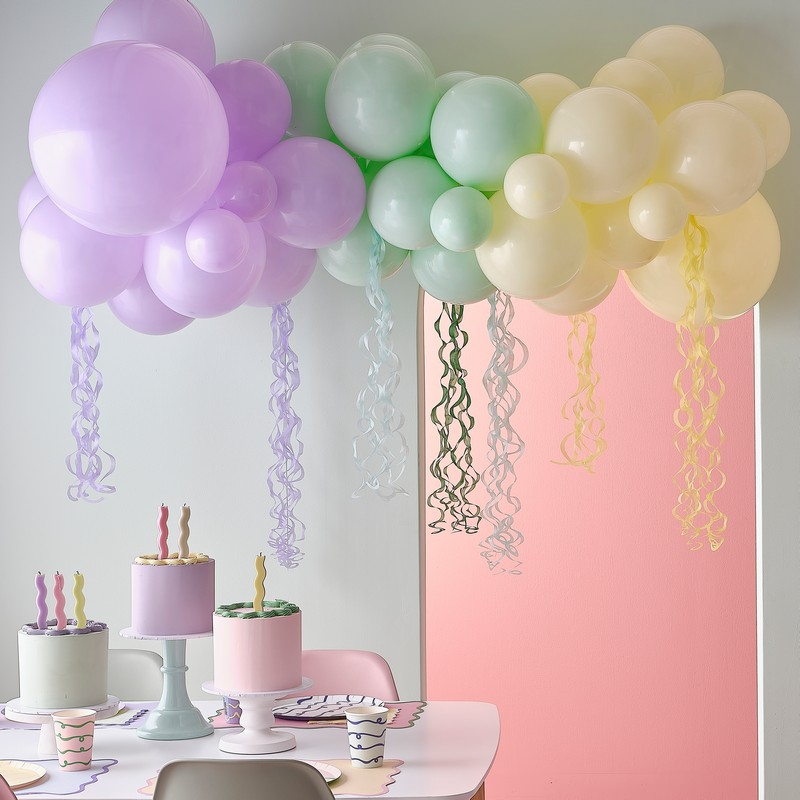 Pastel Ballonbue & Streamers