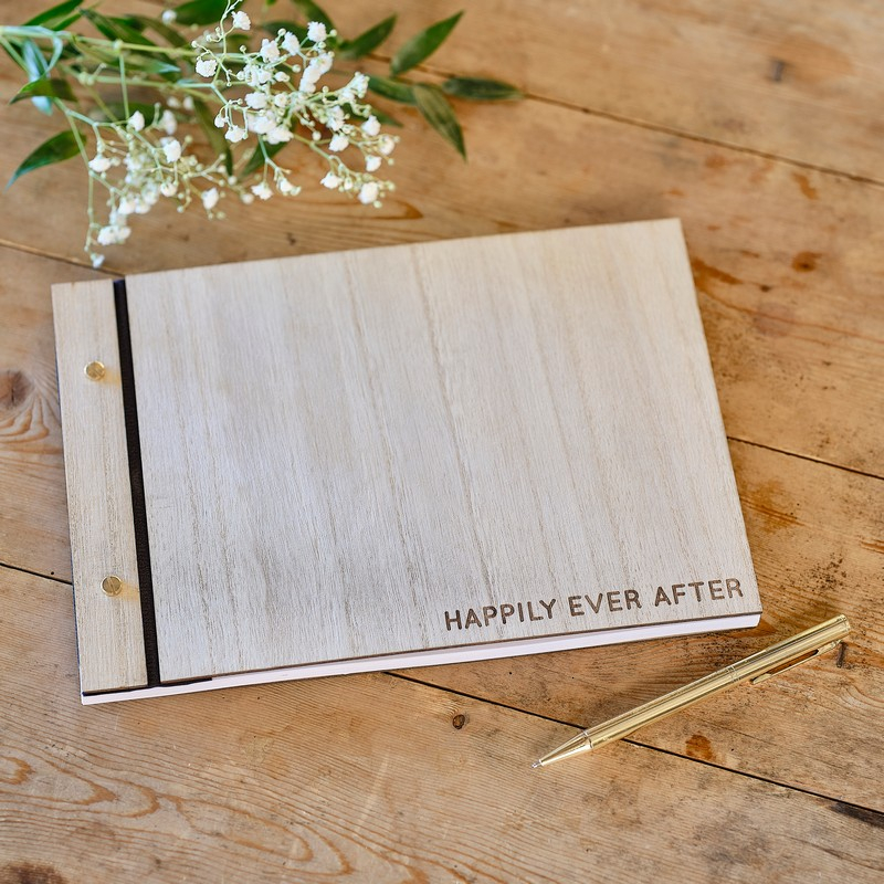 Happily Ever After Bryllups Gæstebog Træ - 1 stk (18 x 26 cm) | Bryllup Gæstebøger - Temashop
