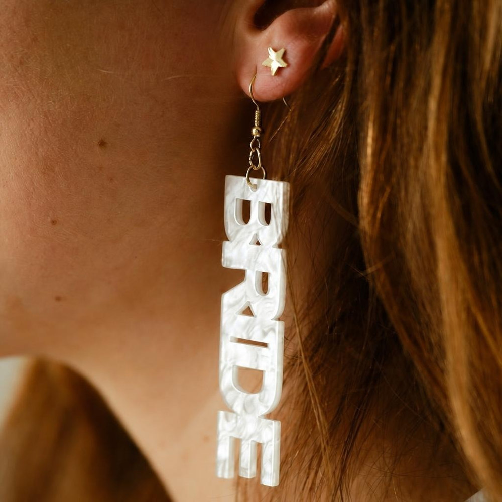 Bride Perlemor Øreringe Hvid (7 cm) | Bachelorette Øreringe - Smykker - Temashop