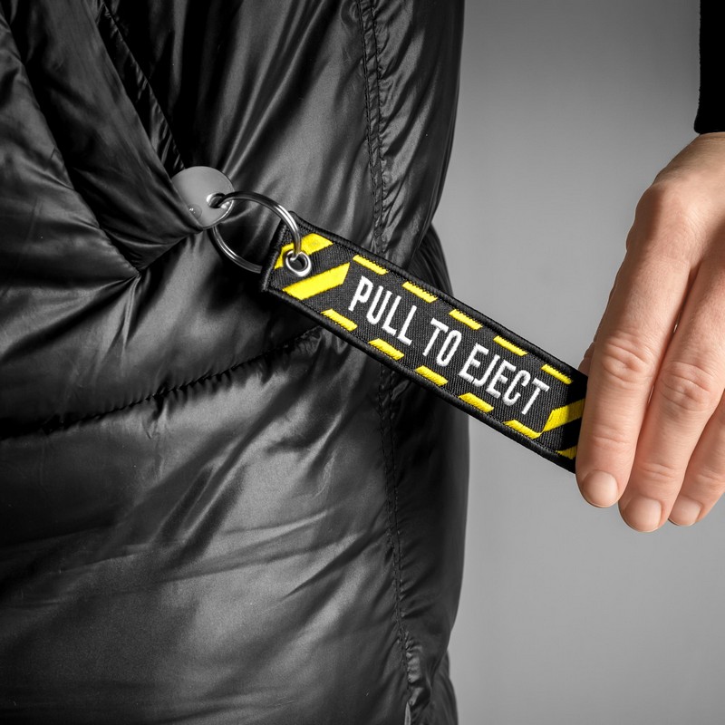 Pull To Eject Nøglering (15 x 4 x 0,2 cm) | Pilot Nøgleringe - Temashop