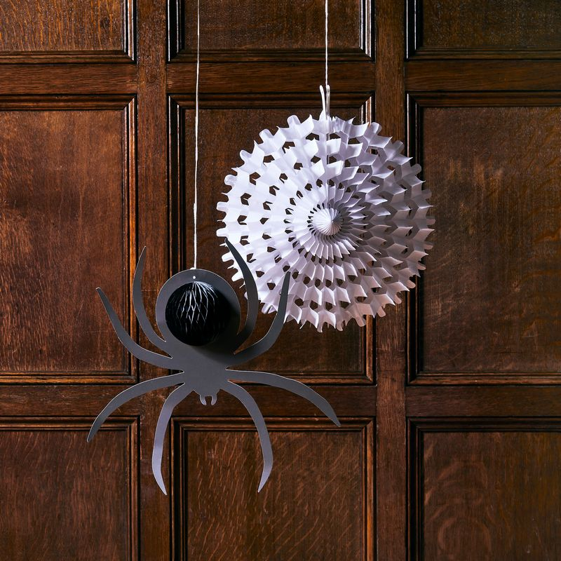 Hængende Edderkop & Spindelvæv - 2 stk (36,5 x 37 cm) | Edderkop Spiraler/string - Temashop