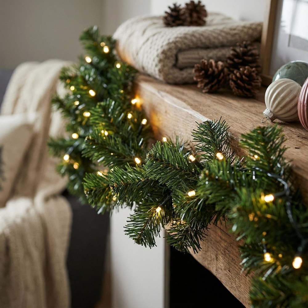 Kunstig Smal Granguirlande LED 240 cm