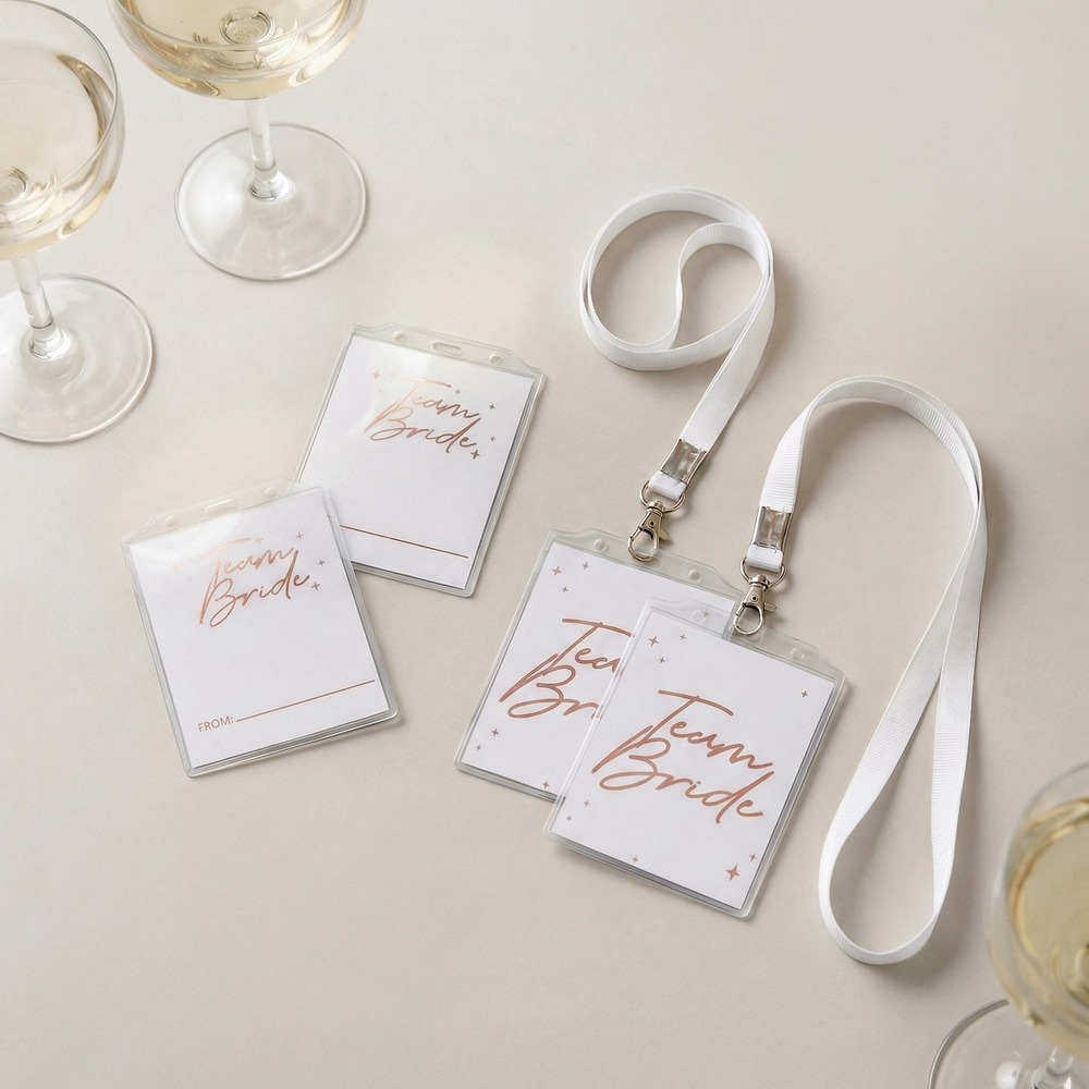 Team Bride Keyhanger Badges - 4 stk (8,7 x 12,5 cm) | Bachelorette Badges / Brocher - Temashop