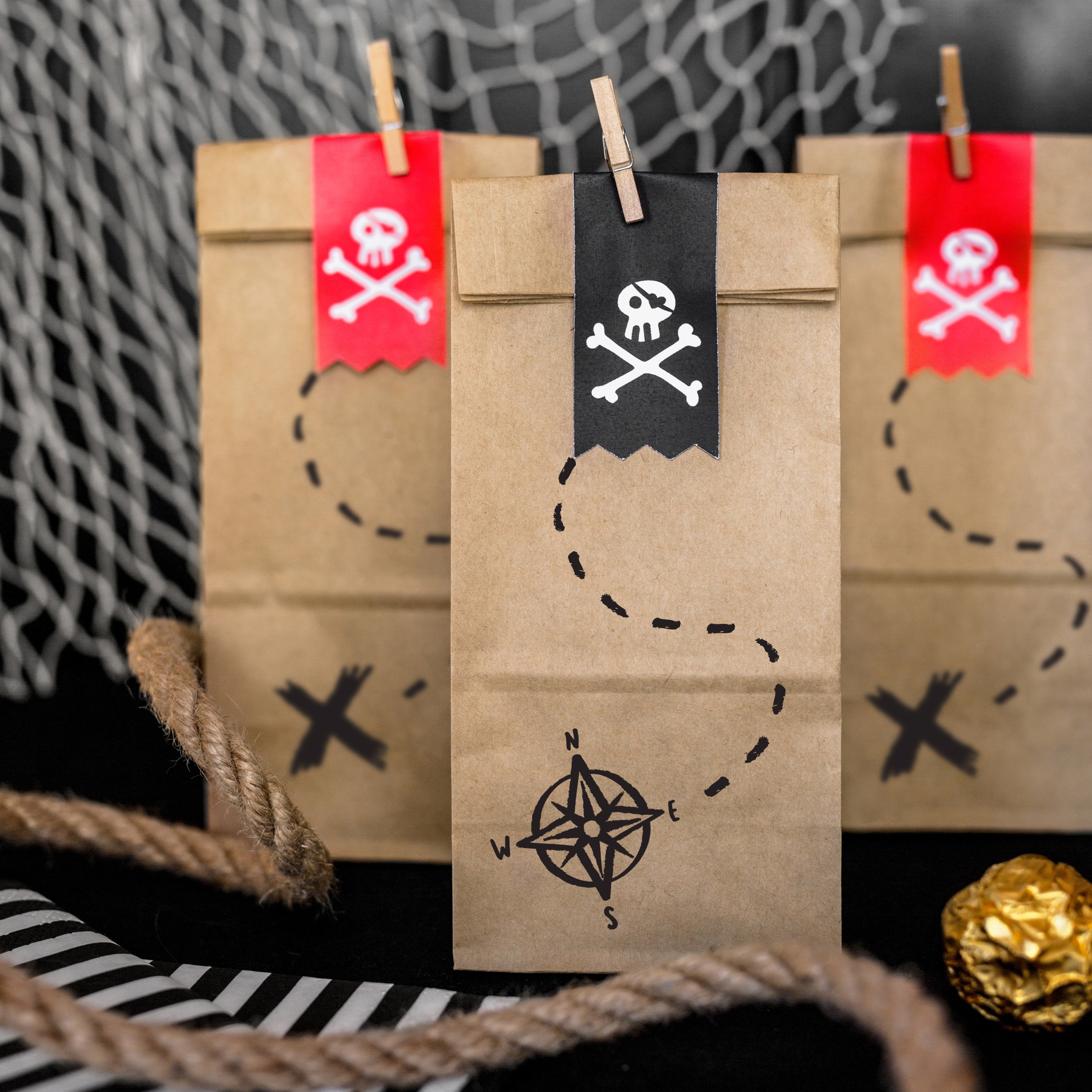 Pirat Slikposer - 6 stk (8 x 18 x 6 cm) | Pirat Poser / Goodiebags - Temashop