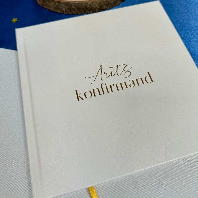 Konfirmation Gæstebog Kunstlæder - 1 stk (20,5 x 20,5 cm) | Konfirmation Gæstebøger - Temashop
