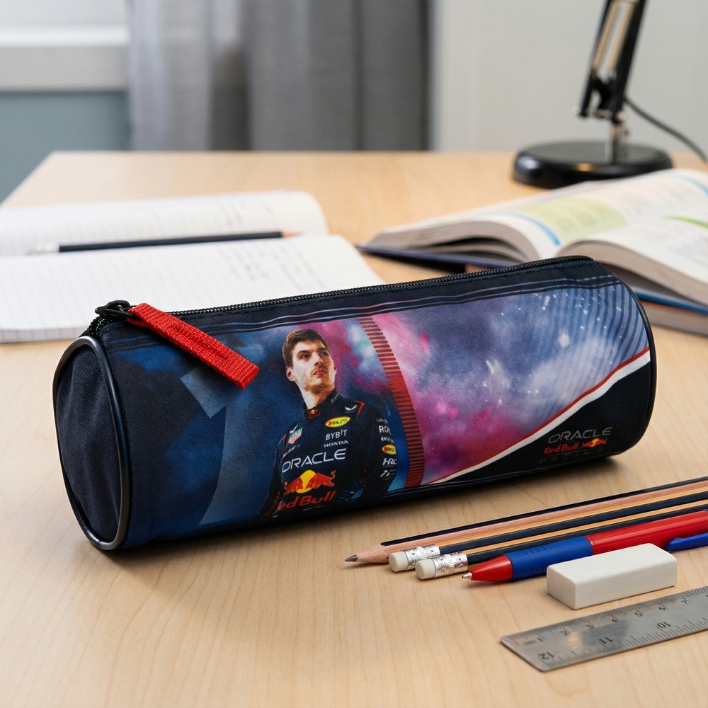Red Bull Max Verstappen Rundt Penalhus (21 x 7,5 x 7,5 cm) | Red Bull Penalhuse - Temashop